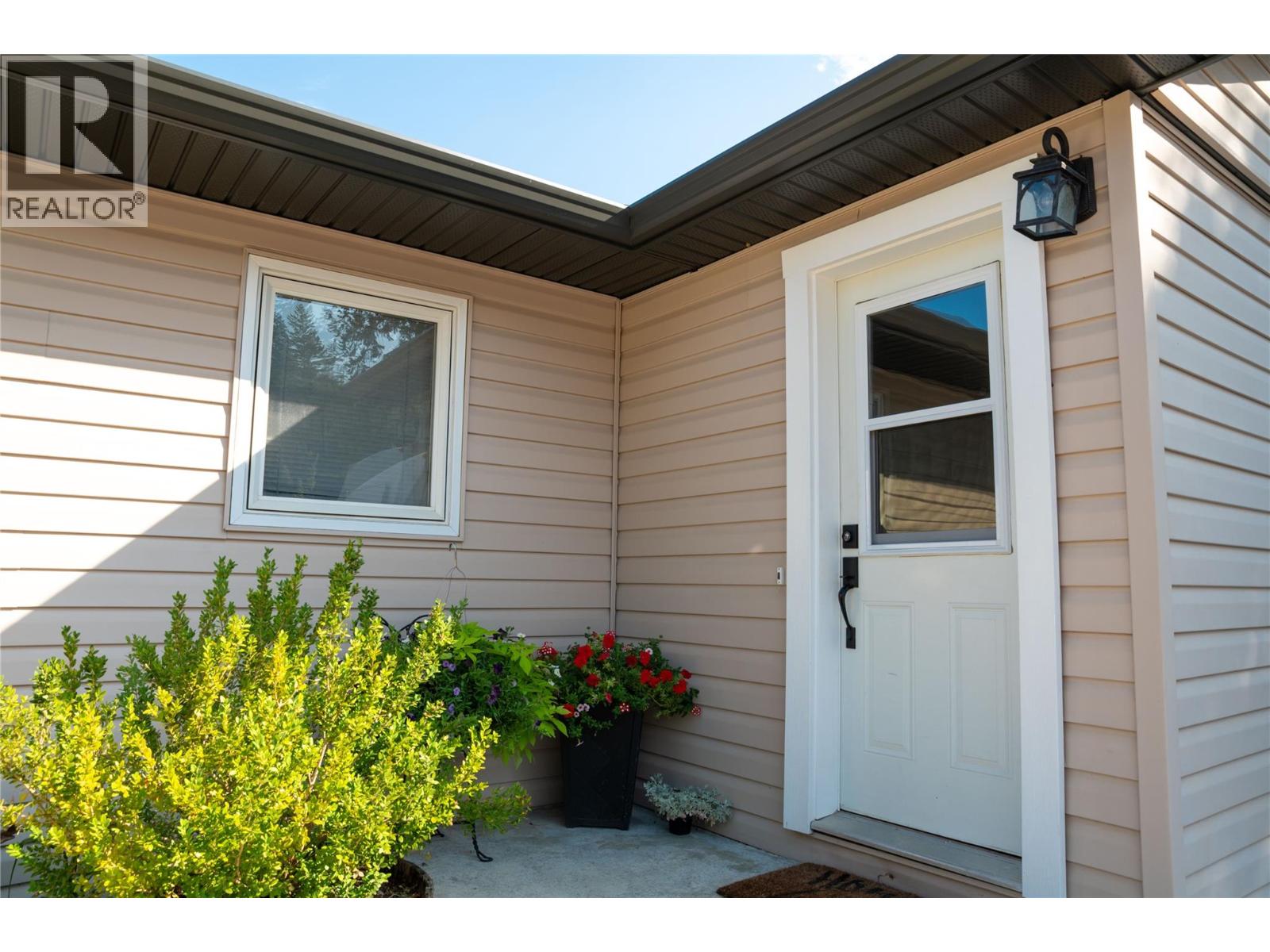 2506 Shuswap Avenue - 53