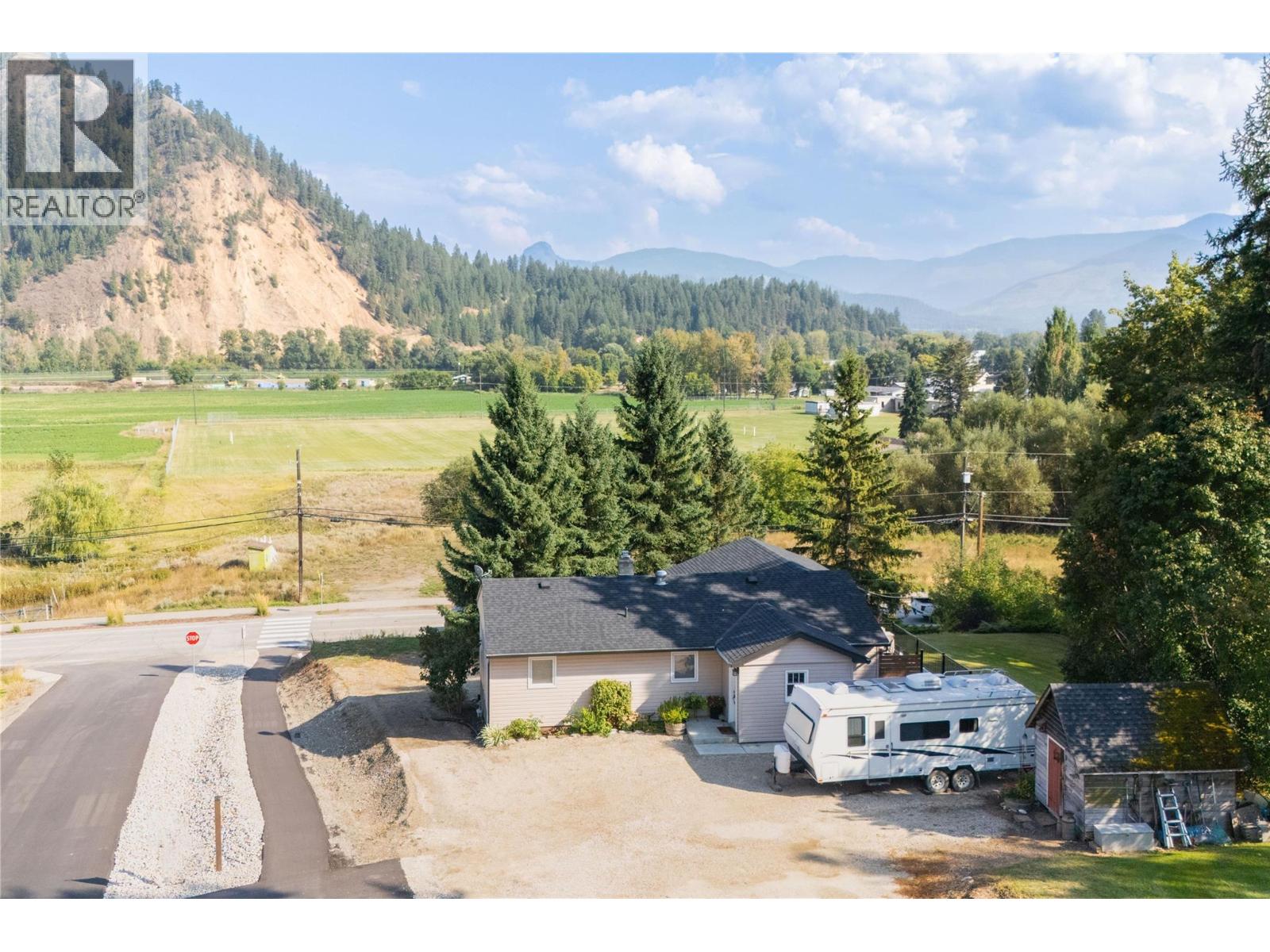 2506 Shuswap Avenue - 55
