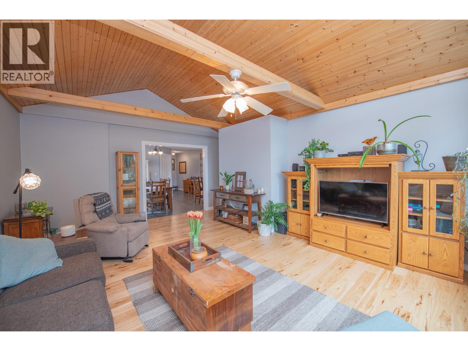 2506 Shuswap Avenue - 6