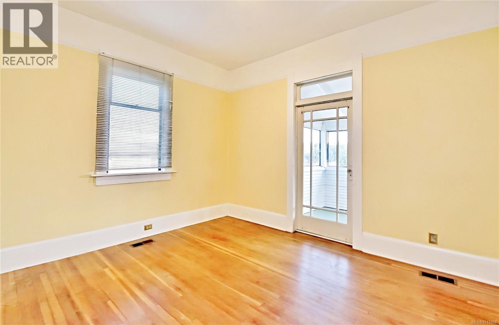 350 STEWART AVE - 10