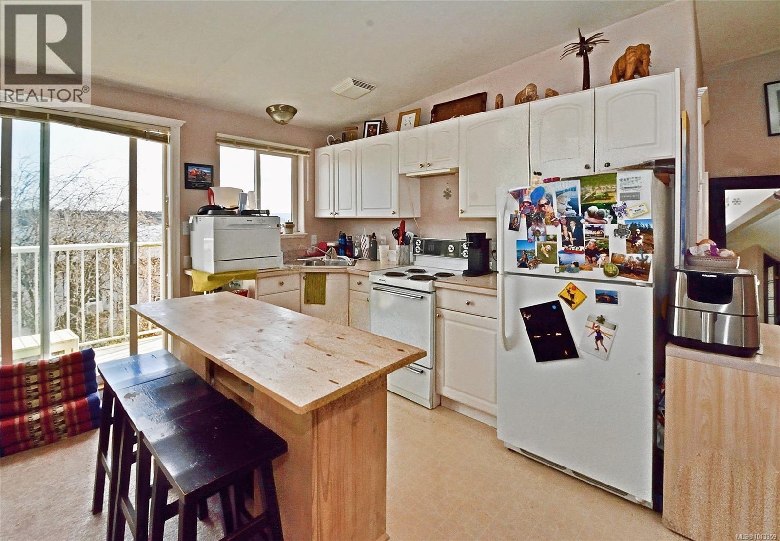 350 STEWART AVE - 16