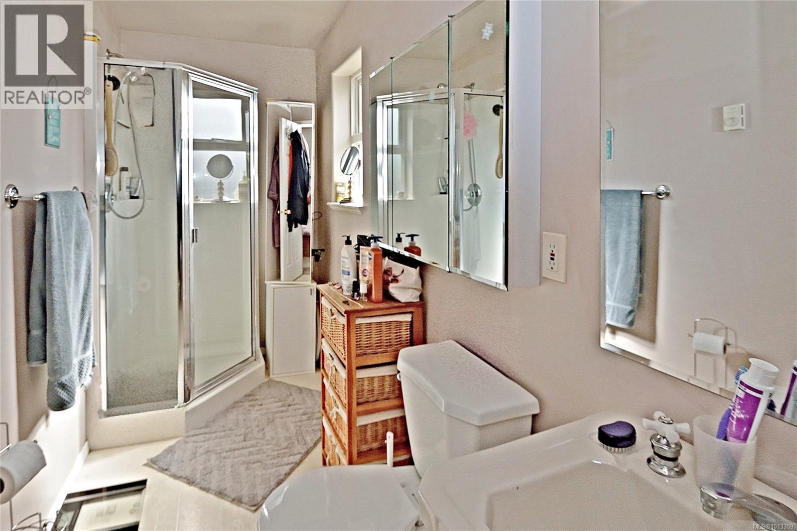 350 STEWART AVE - 20