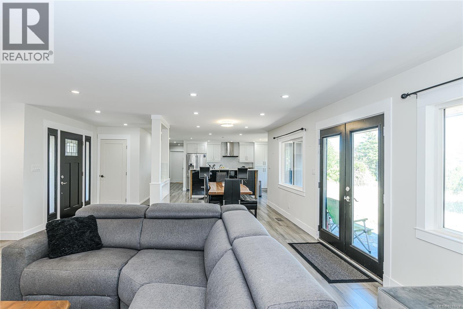  1979 Grandview Drive, Saanich