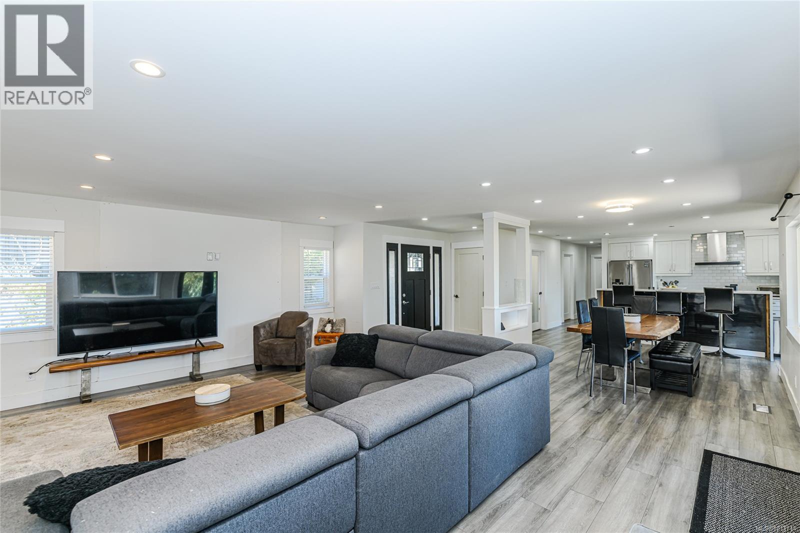  1979 Grandview Drive, Saanich