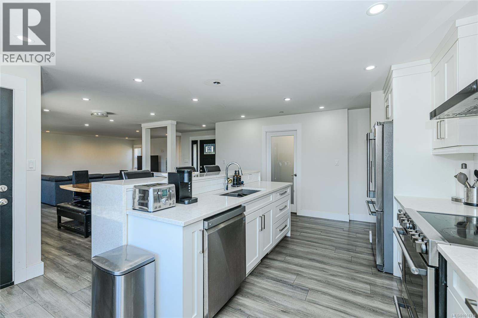 1979 Grandview Drive, Saanich