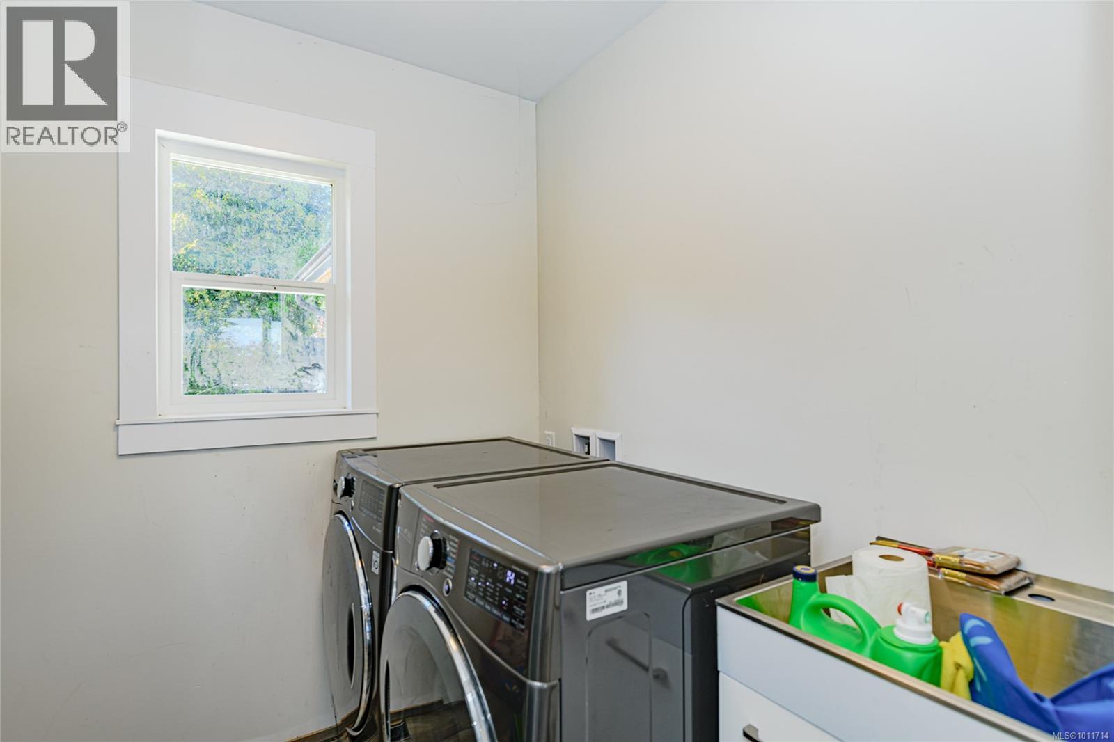  1979 Grandview Drive, Saanich