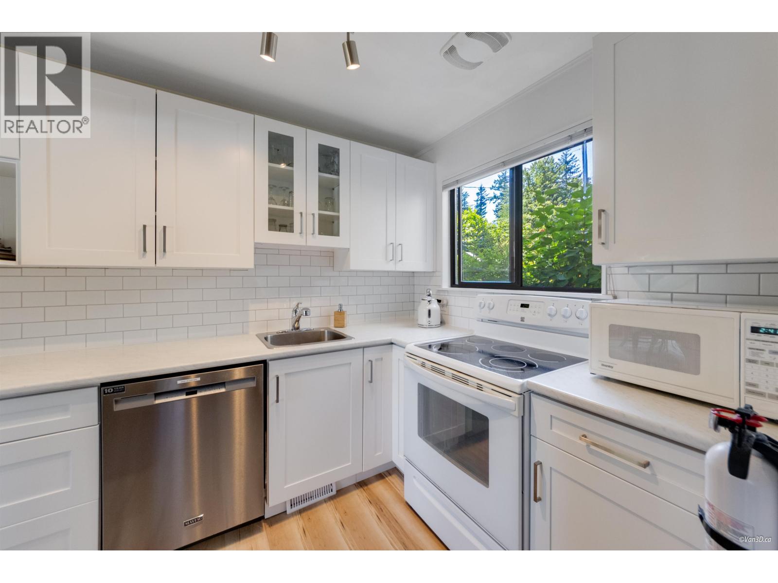 1115 LENORA ROAD, Bowen Island