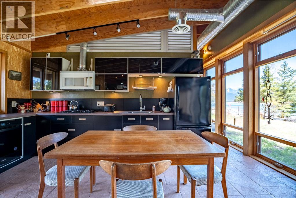 8902 Beach Street, Balfour