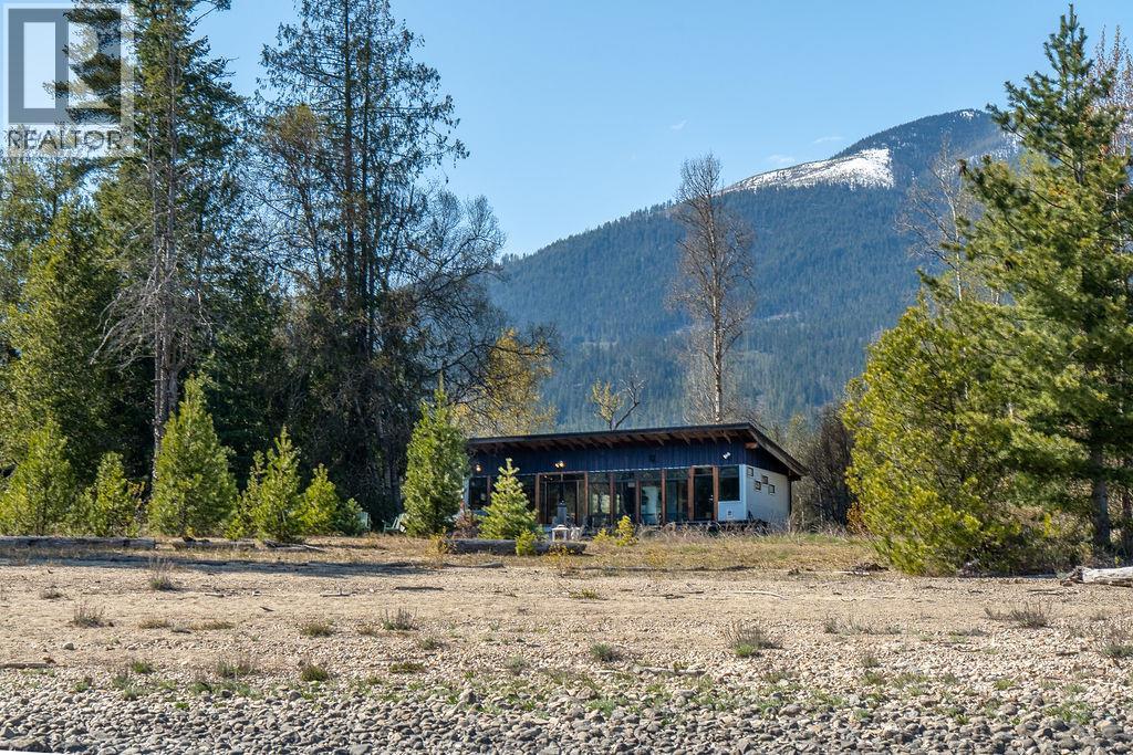 8902 Beach Street, Balfour