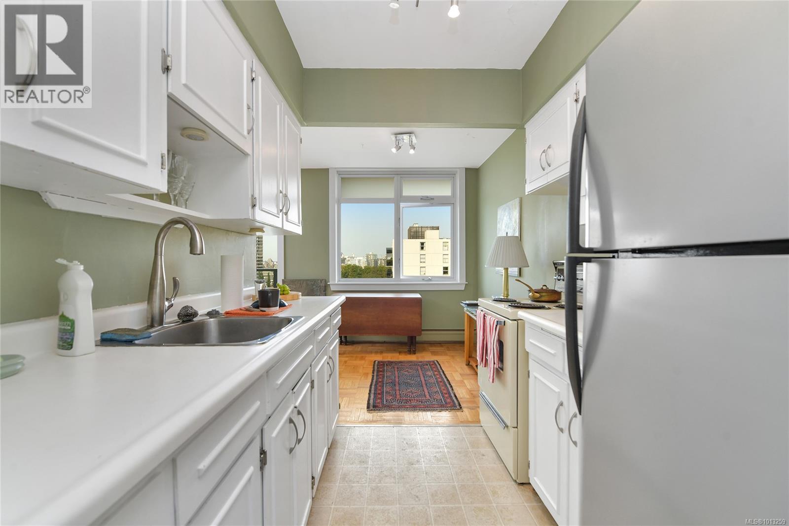 808 250 Douglas Street, Victoria