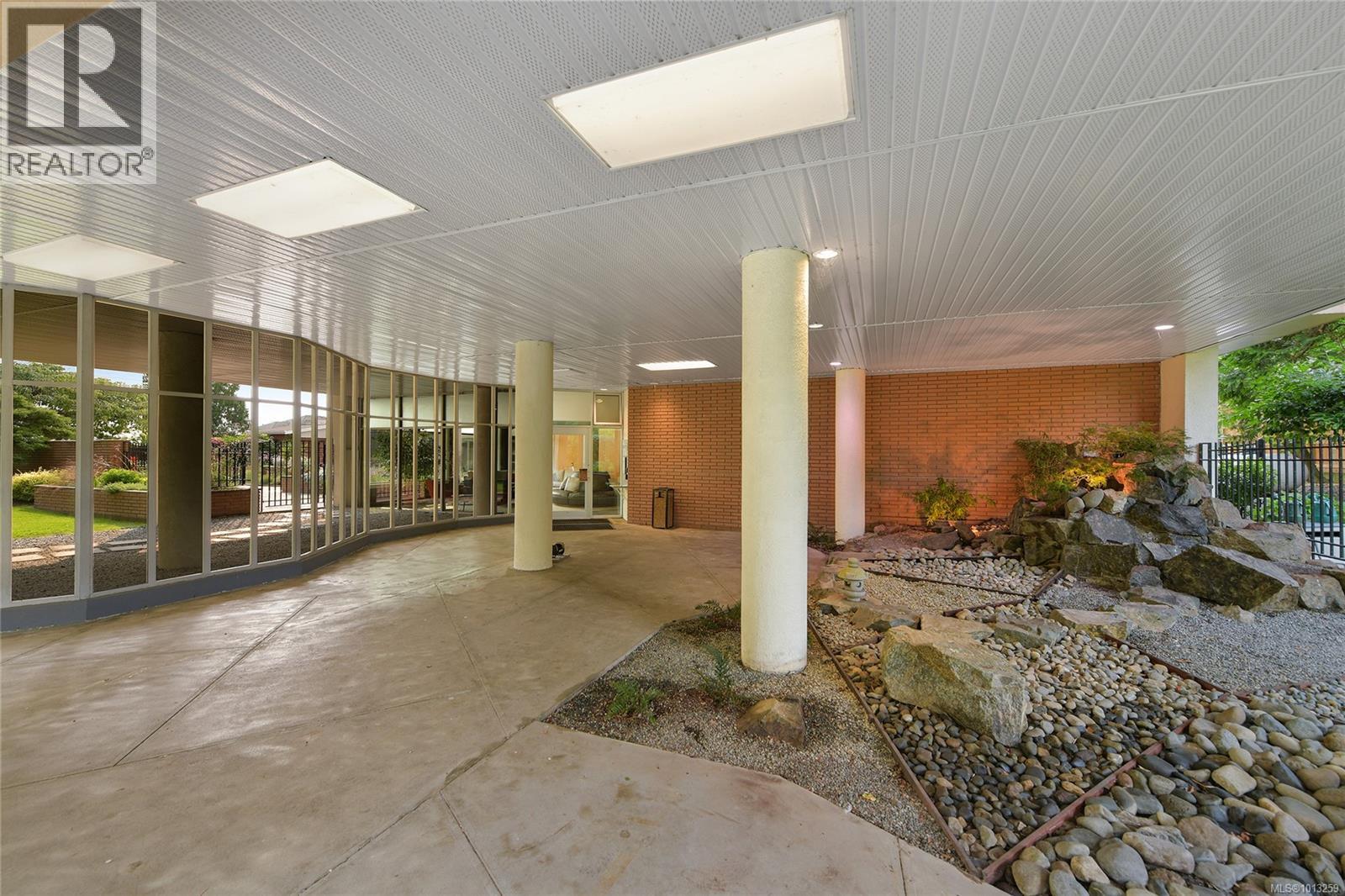 808 250 Douglas Street, Victoria