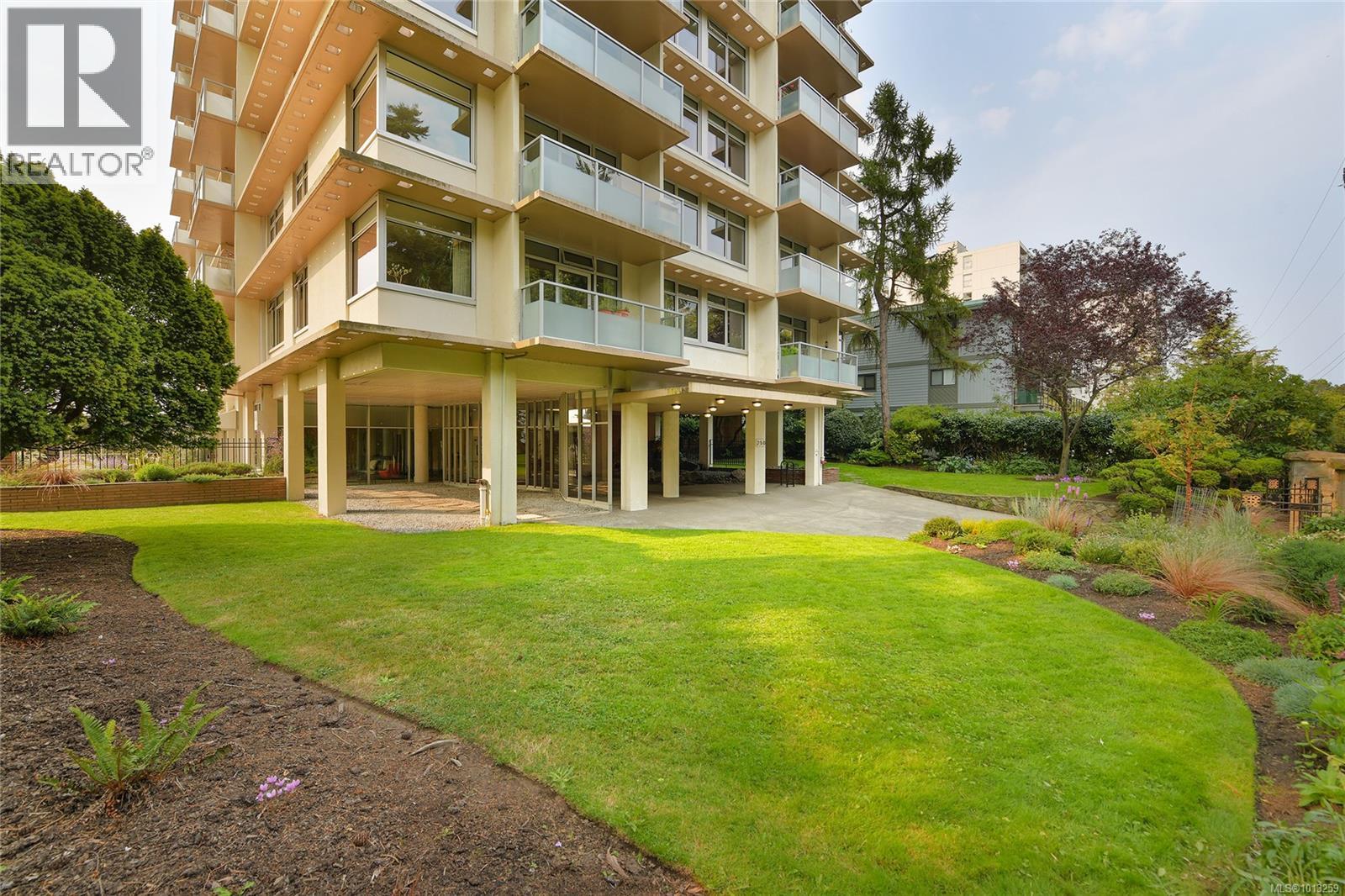 808 250 Douglas Street, Victoria