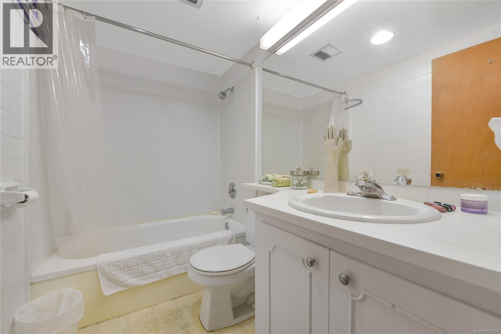 808 250 Douglas Street, Victoria