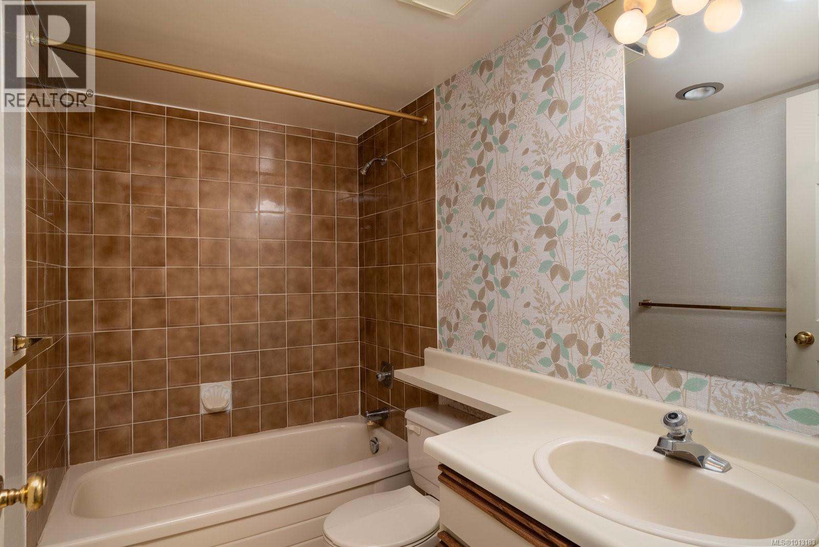 312 10459 Resthaven Drive, Sidney