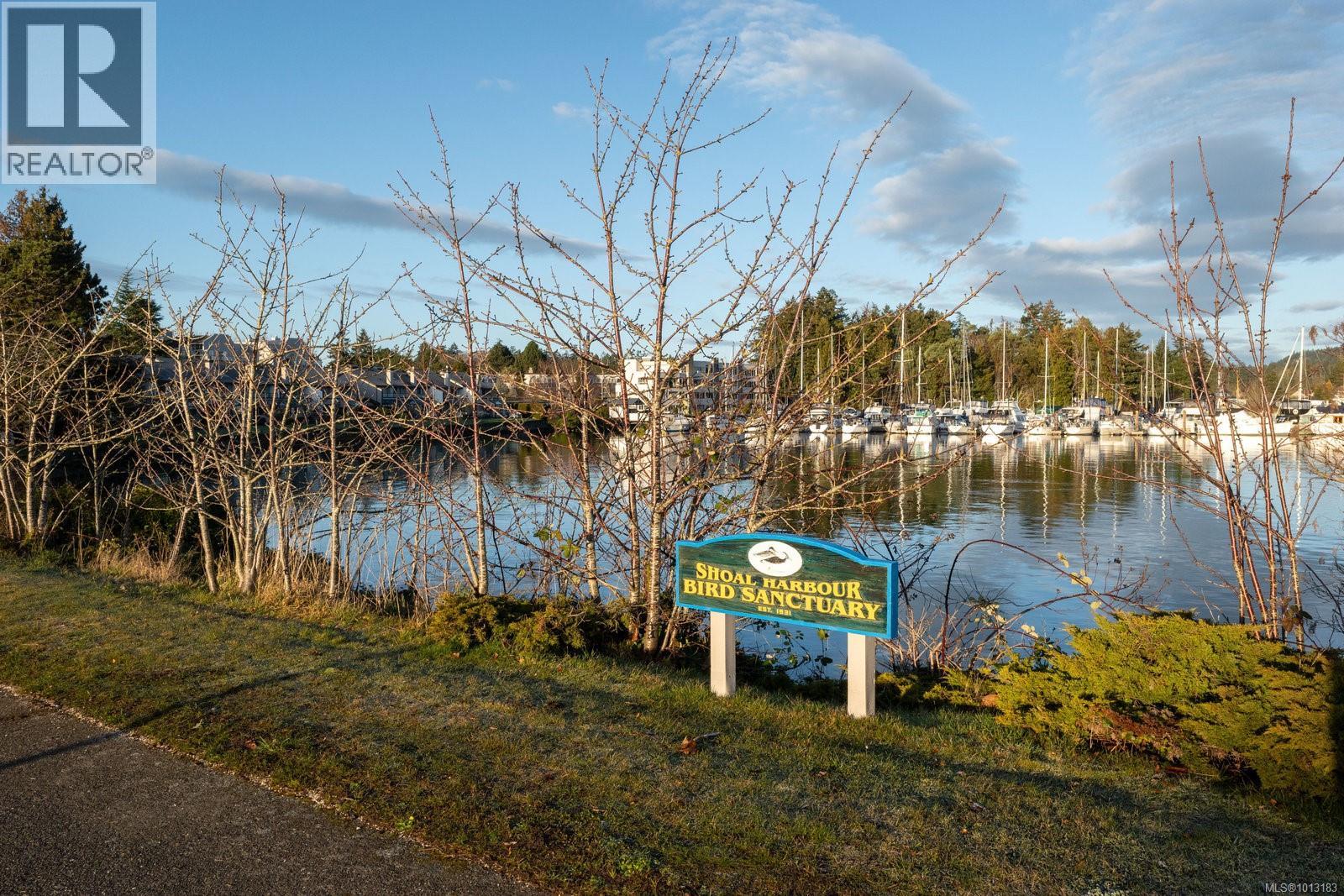 312 10459 Resthaven Drive, Sidney