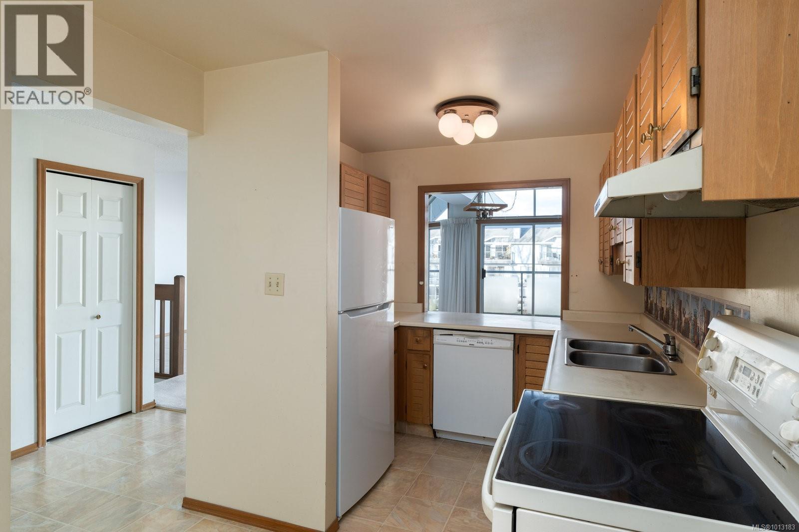 312 10459 Resthaven Drive, Sidney