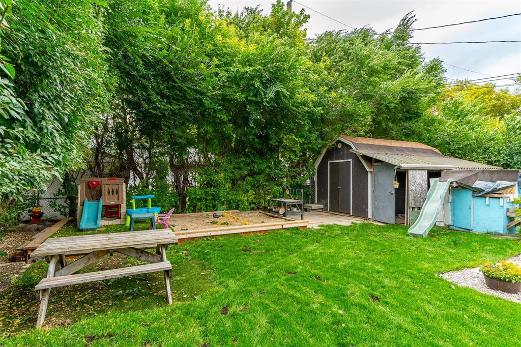 Photo 12 of 472 Speers Road, Winnipeg MB