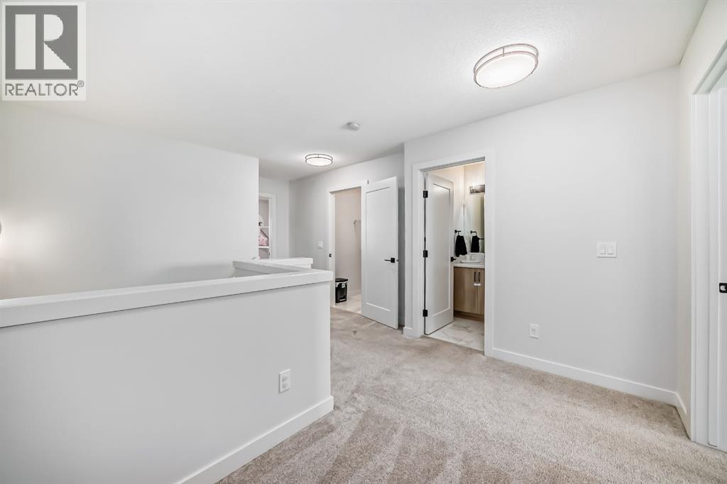 8 Heritage Lane, Cochrane