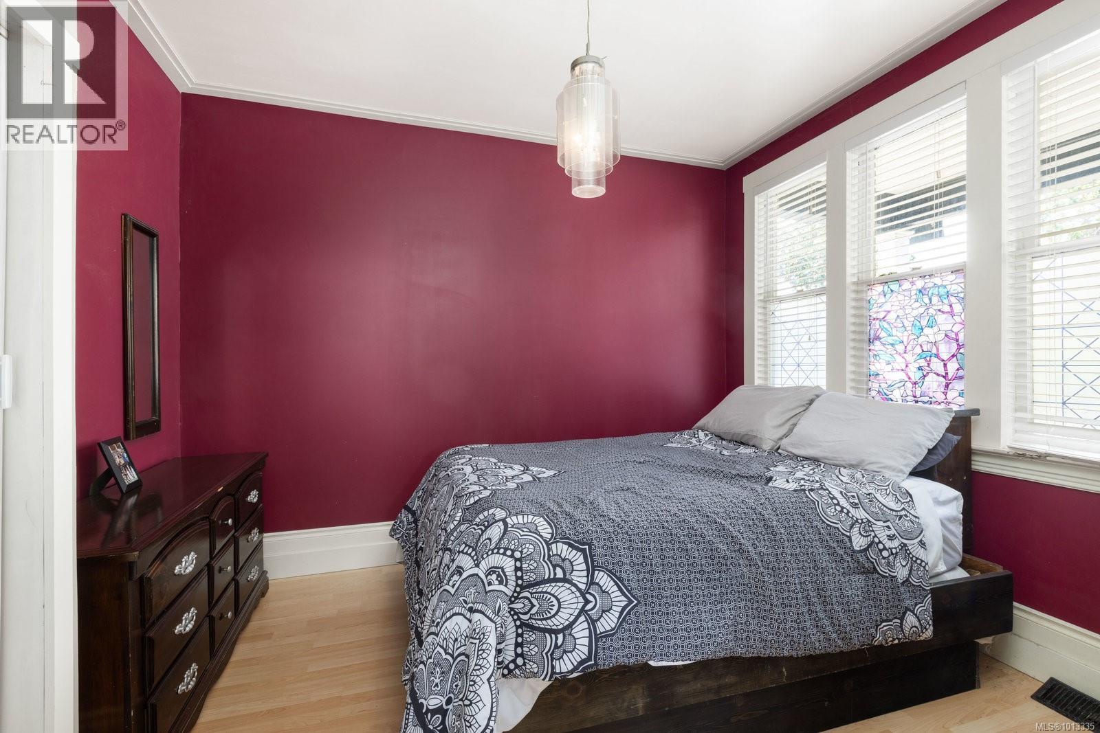  2393 Eastdowne Road, Oak Bay
