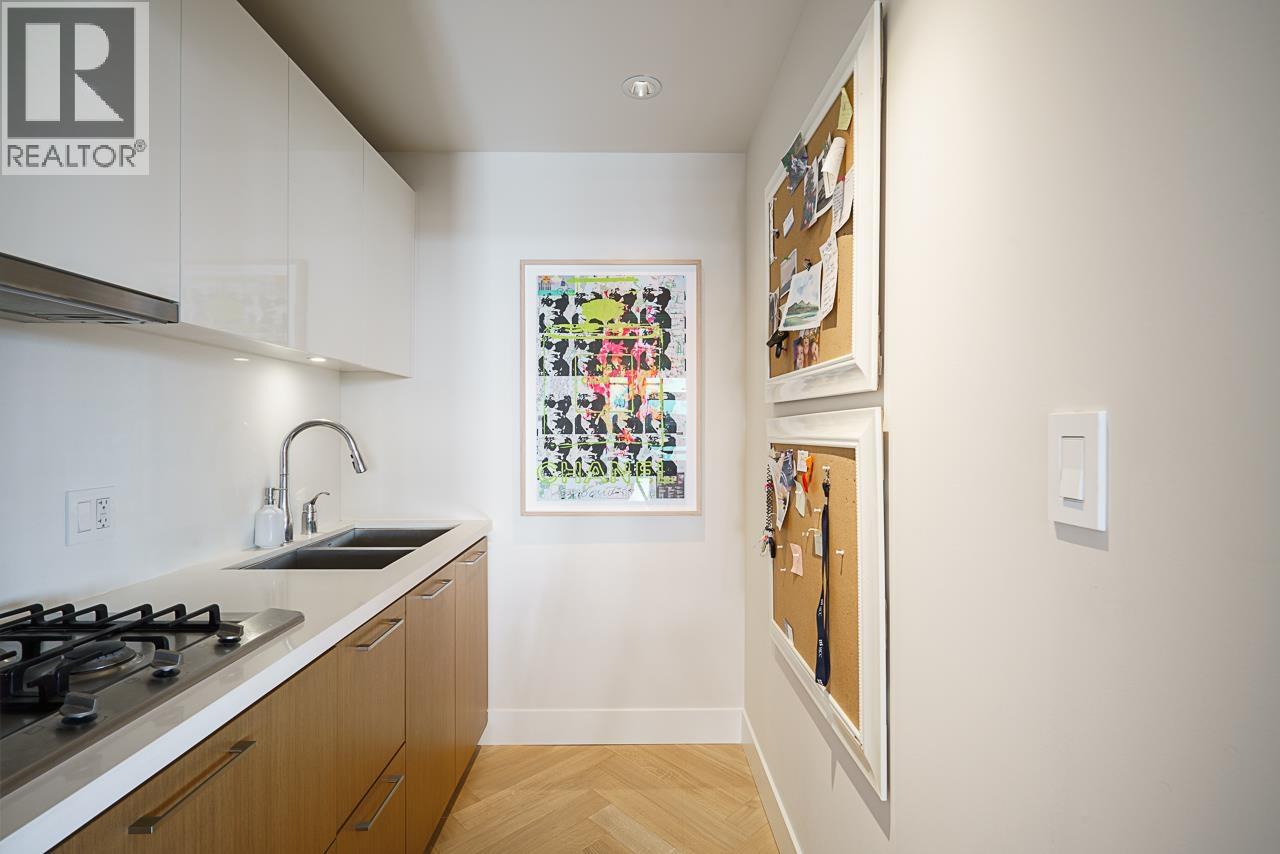 601 888 ARTHUR ERICKSON PLACE, West Vancouver
