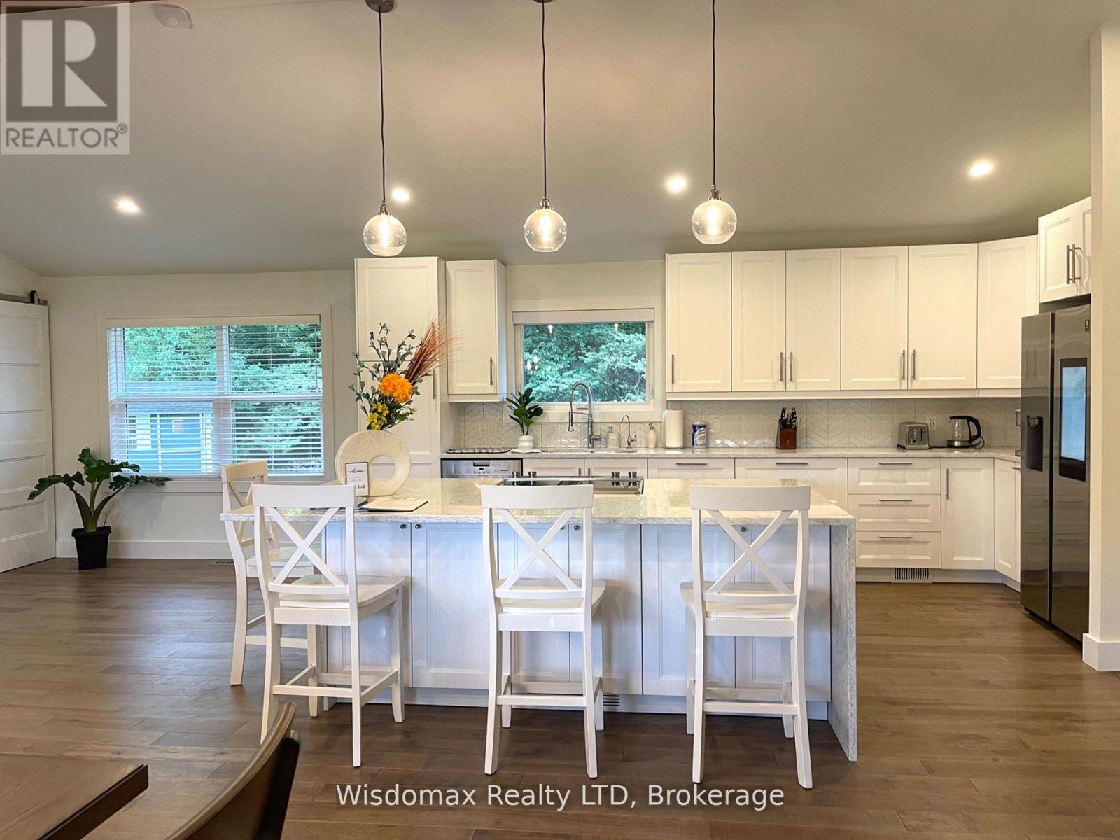 341 LAKESHORE ROAD - 12