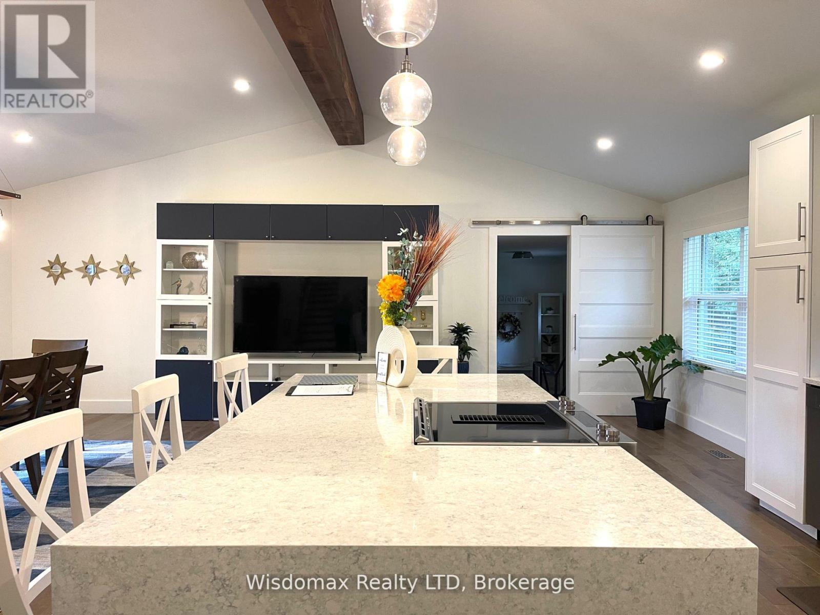 341 LAKESHORE ROAD - 13