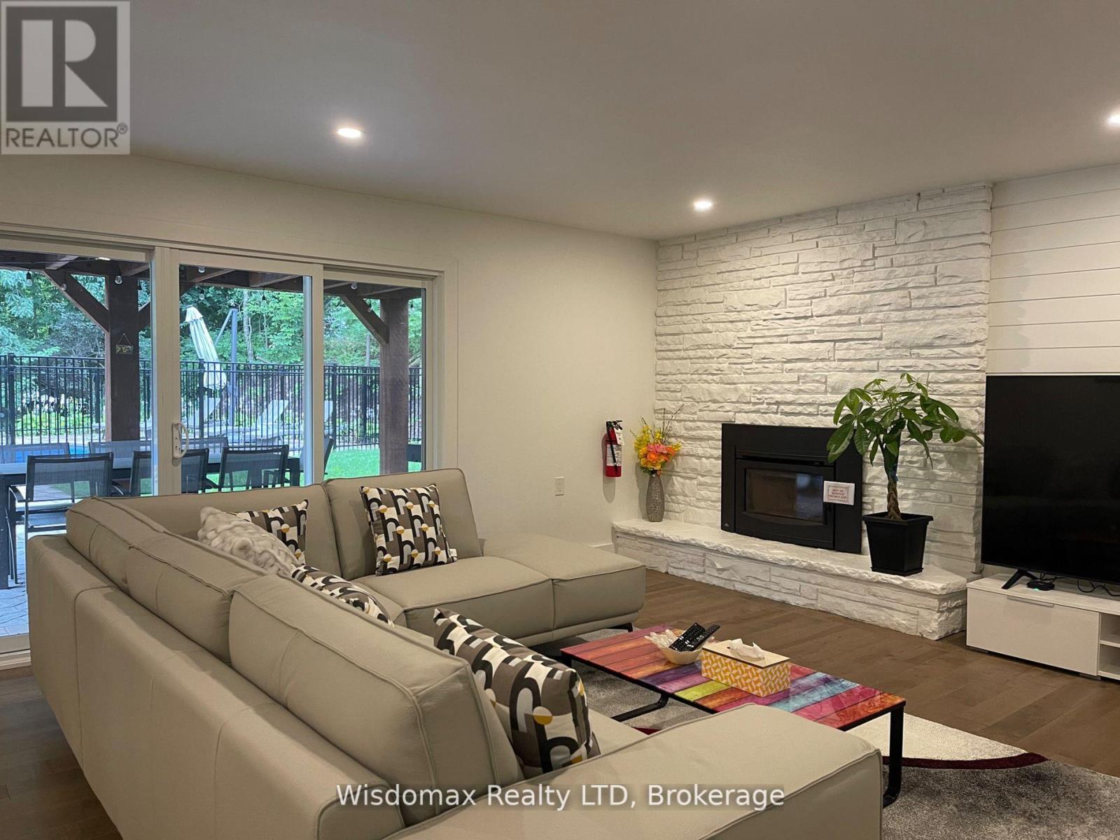 341 LAKESHORE ROAD - 21