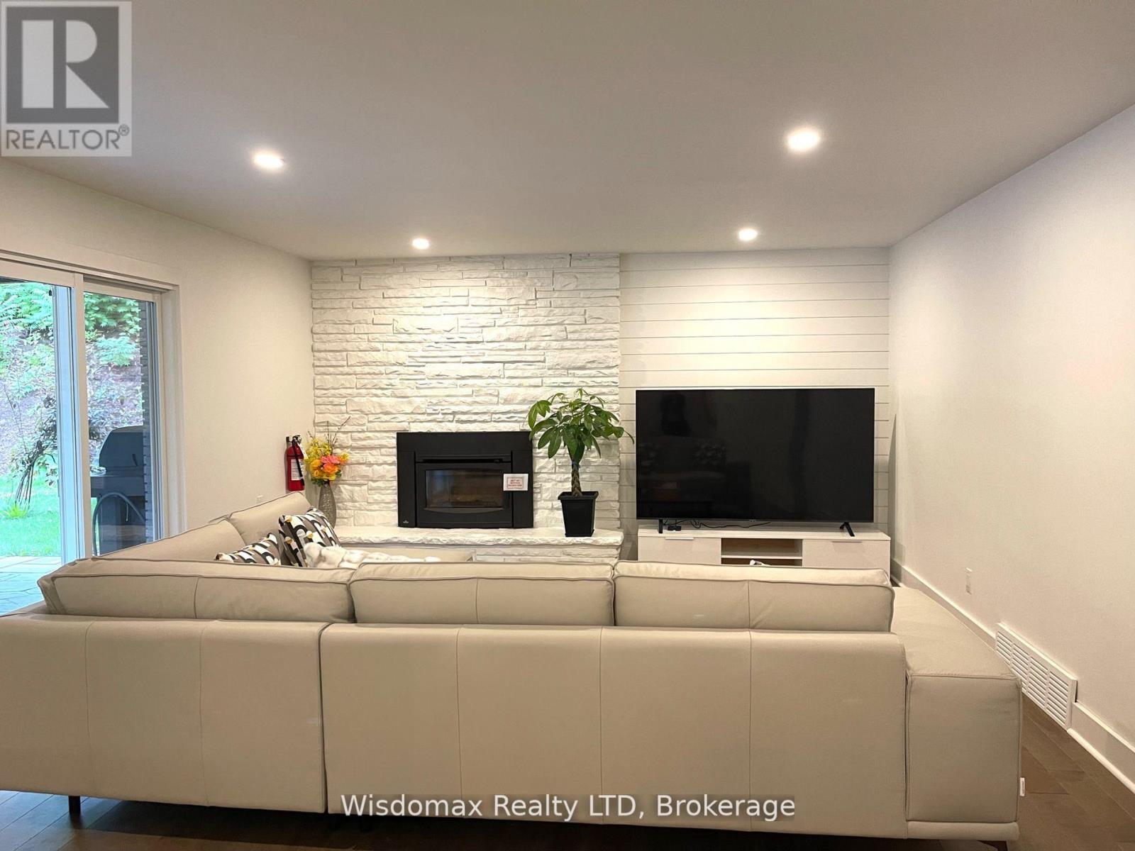 341 LAKESHORE ROAD - 22