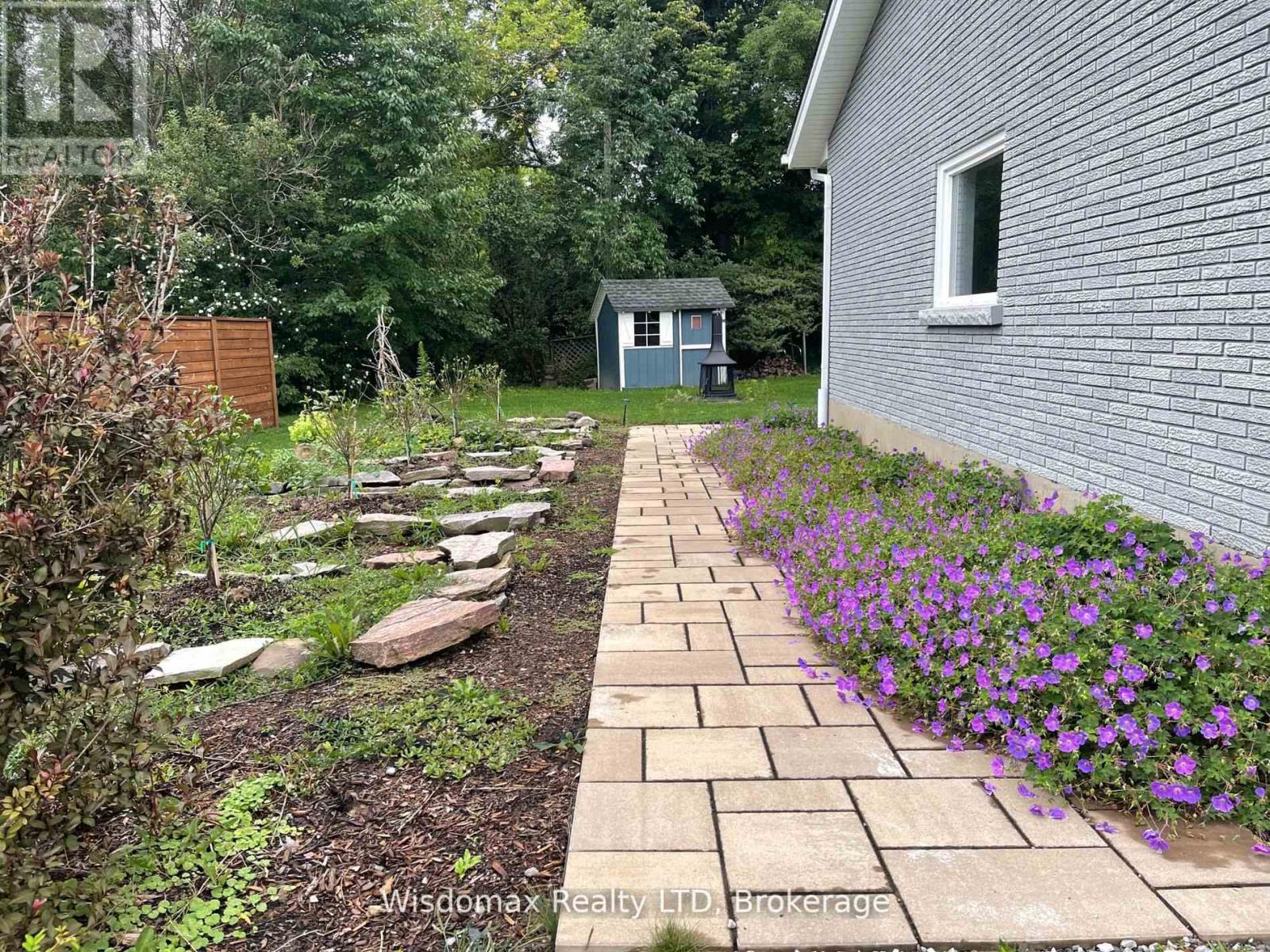 341 LAKESHORE ROAD - 30