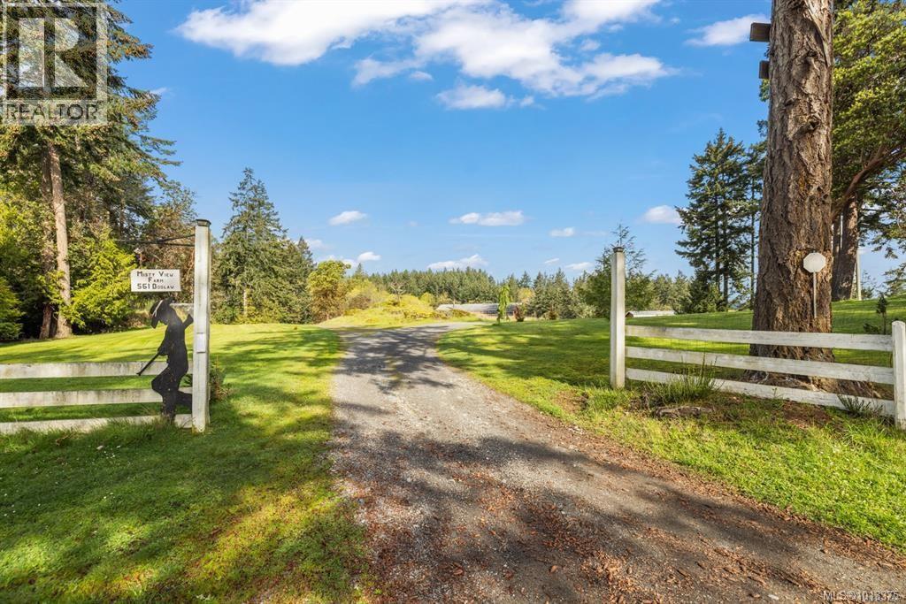 561 Boblaw Pl, Metchosin