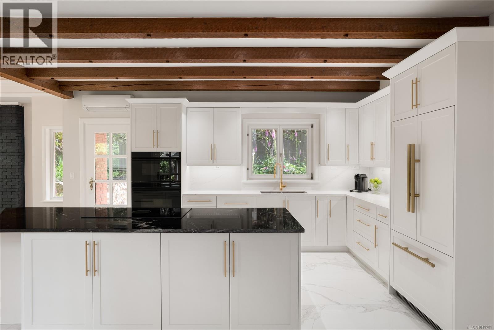  611 Island Road, Oak Bay