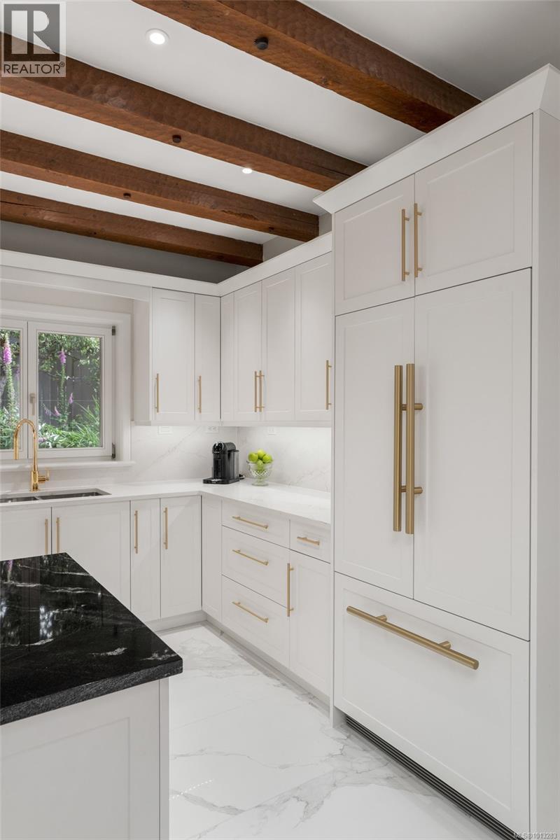  611 Island Road, Oak Bay