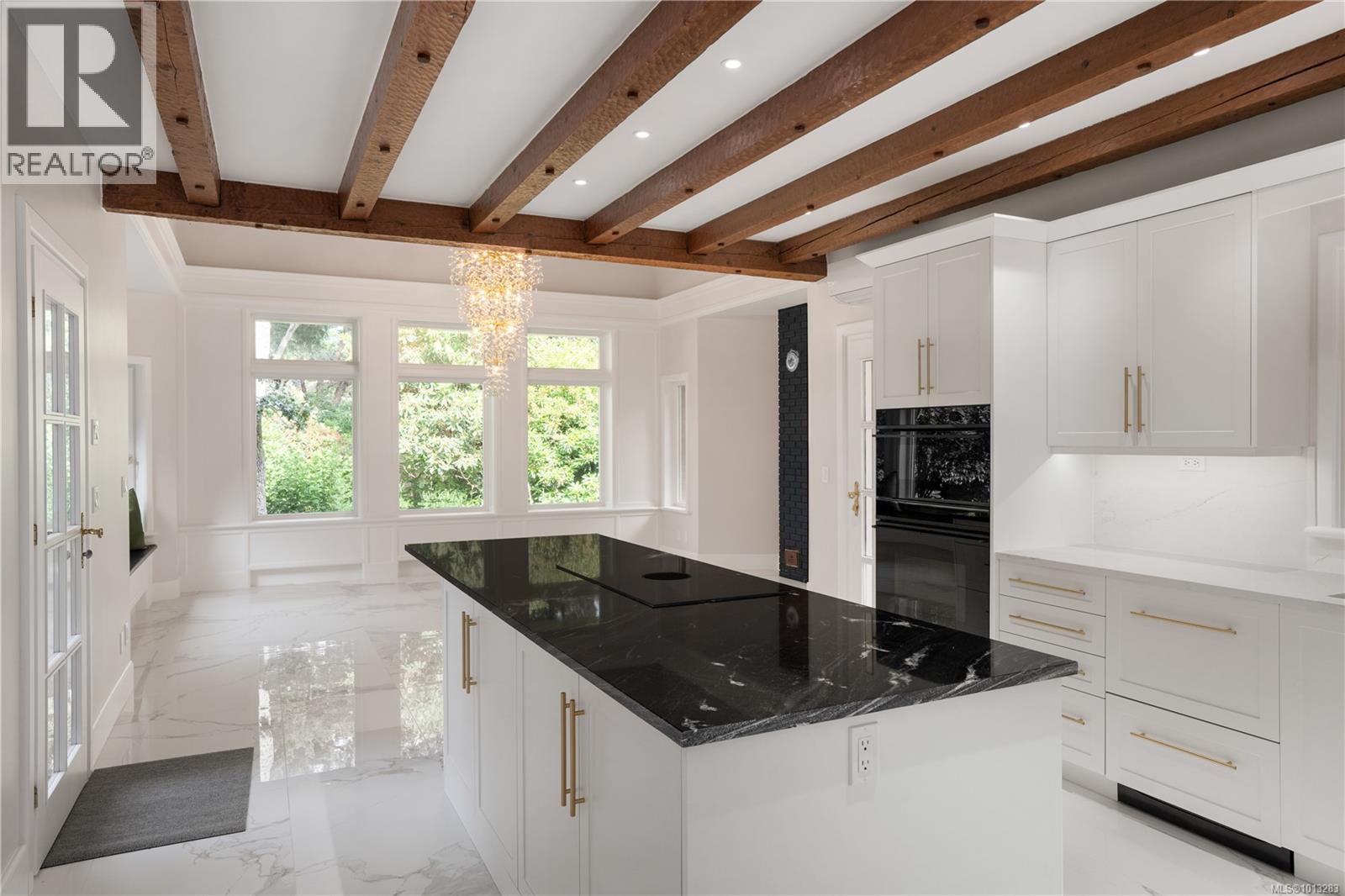  611 Island Road, Oak Bay