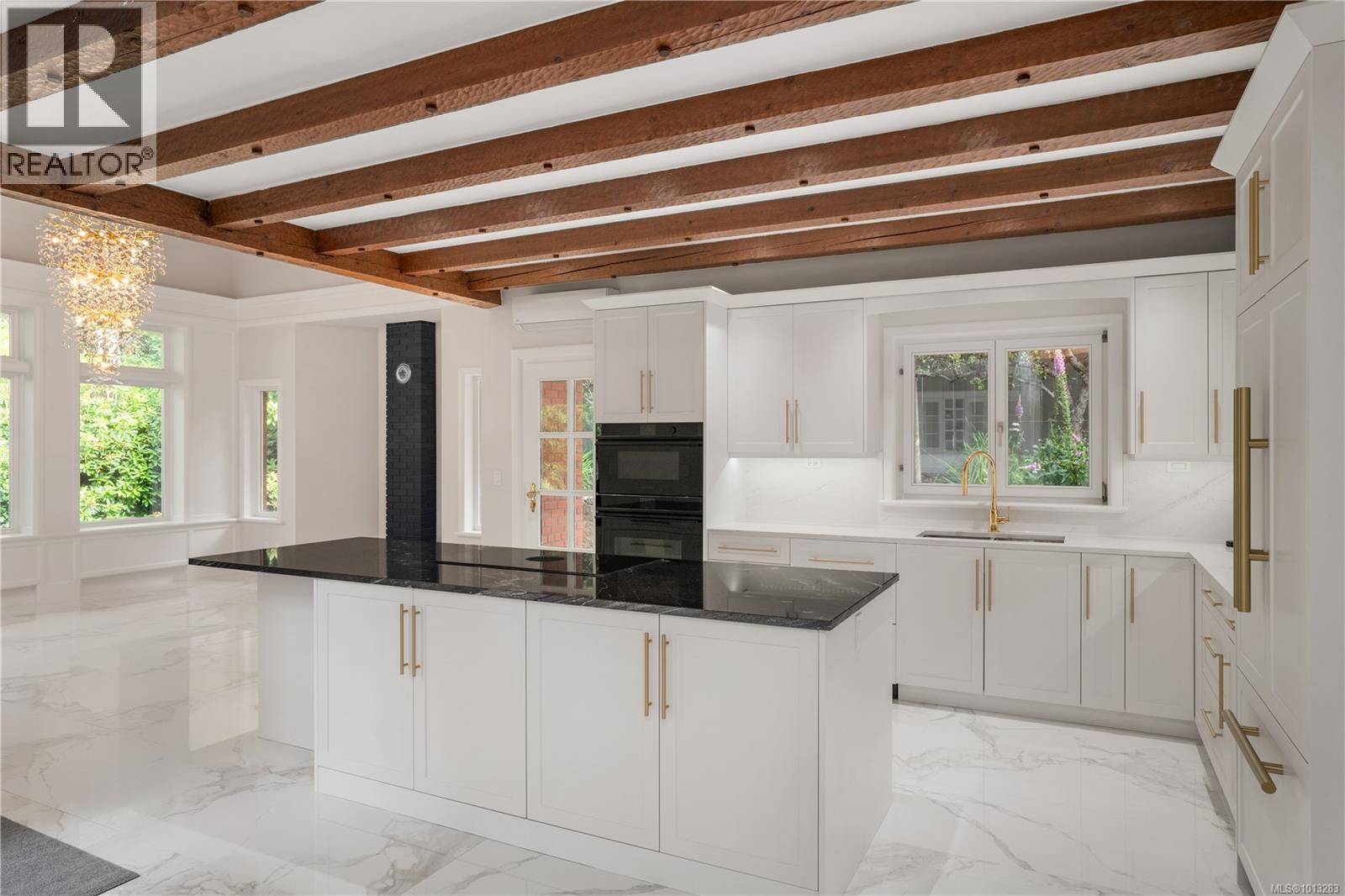  611 Island Road, Oak Bay
