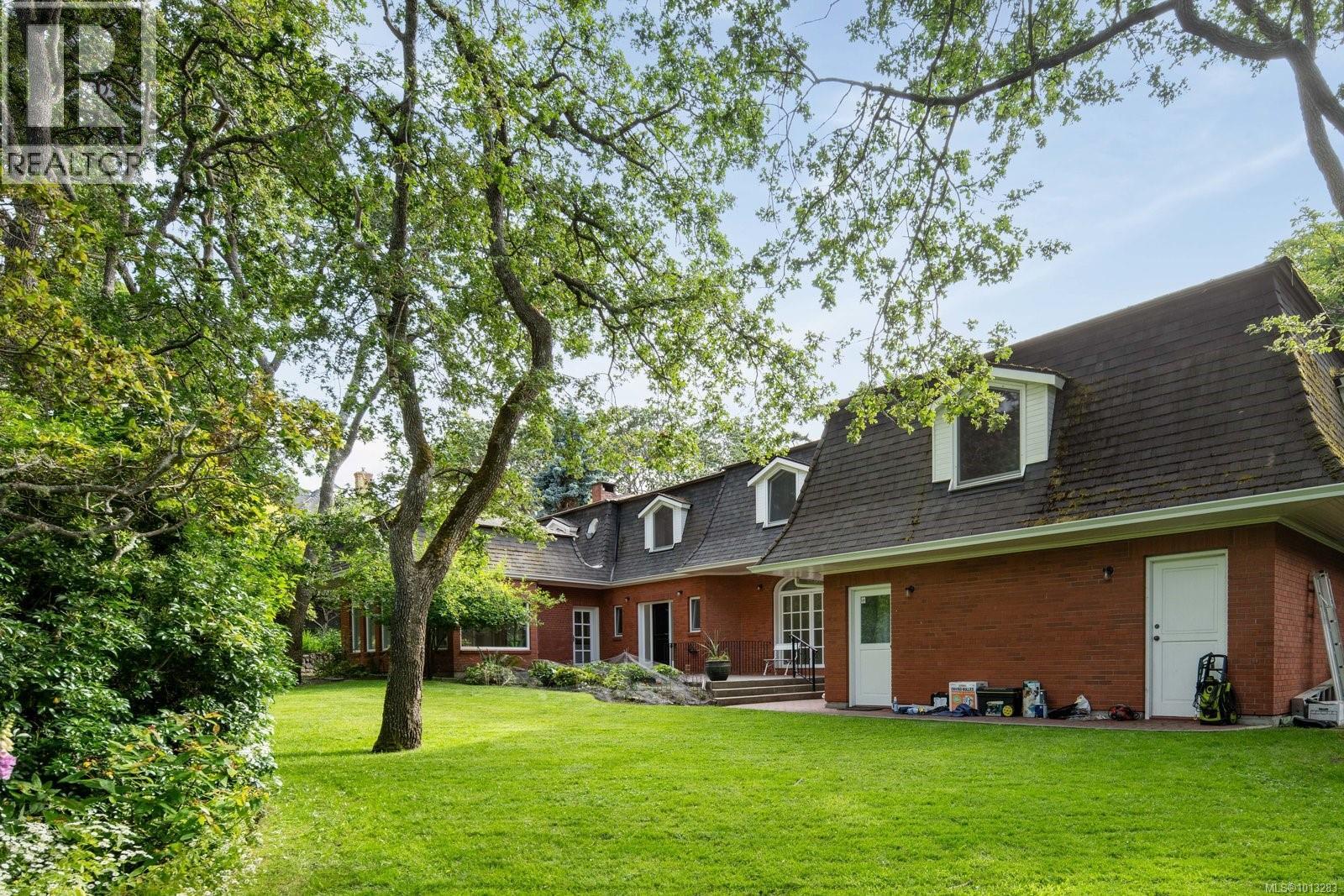  611 Island Road, Oak Bay
