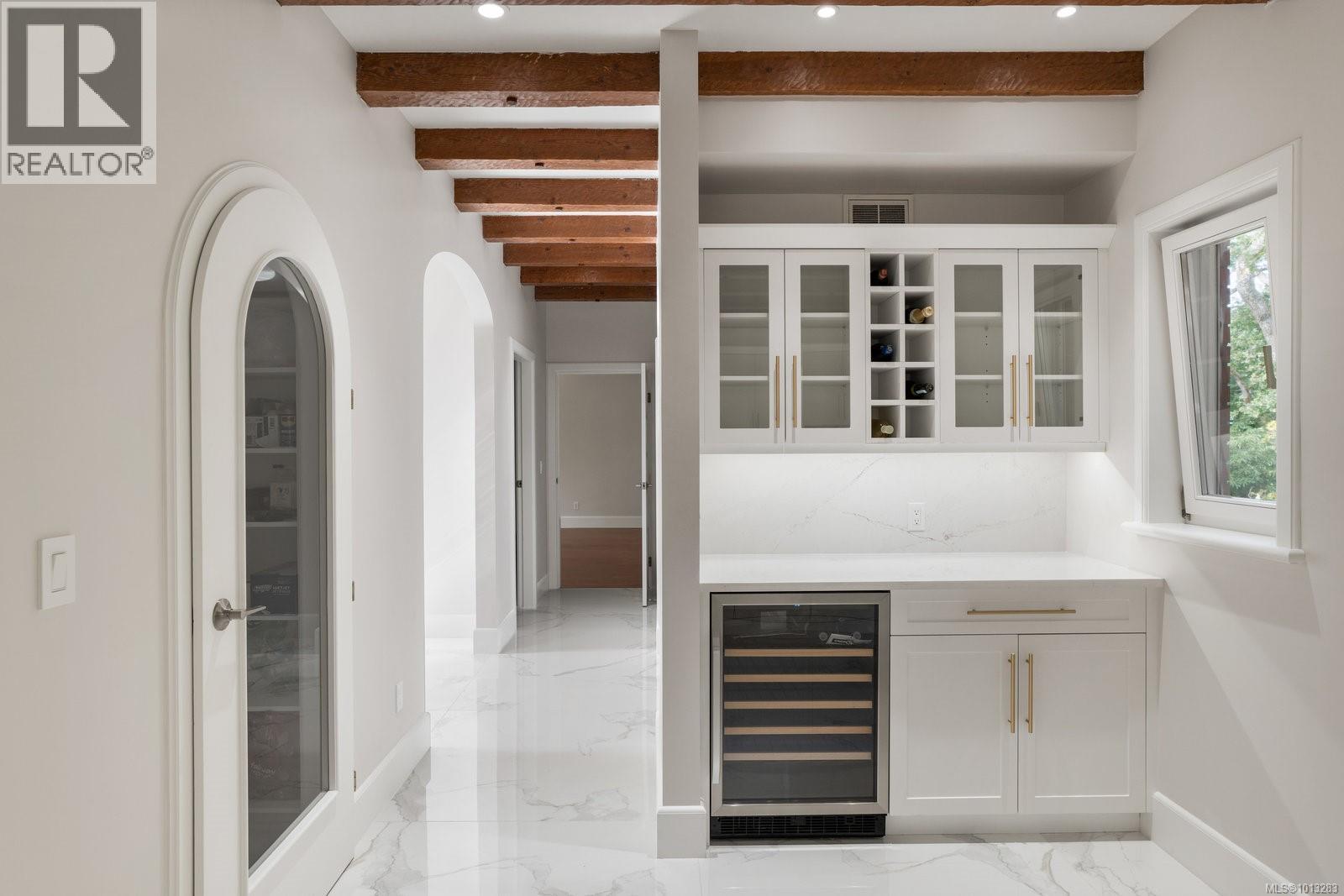  611 Island Road, Oak Bay