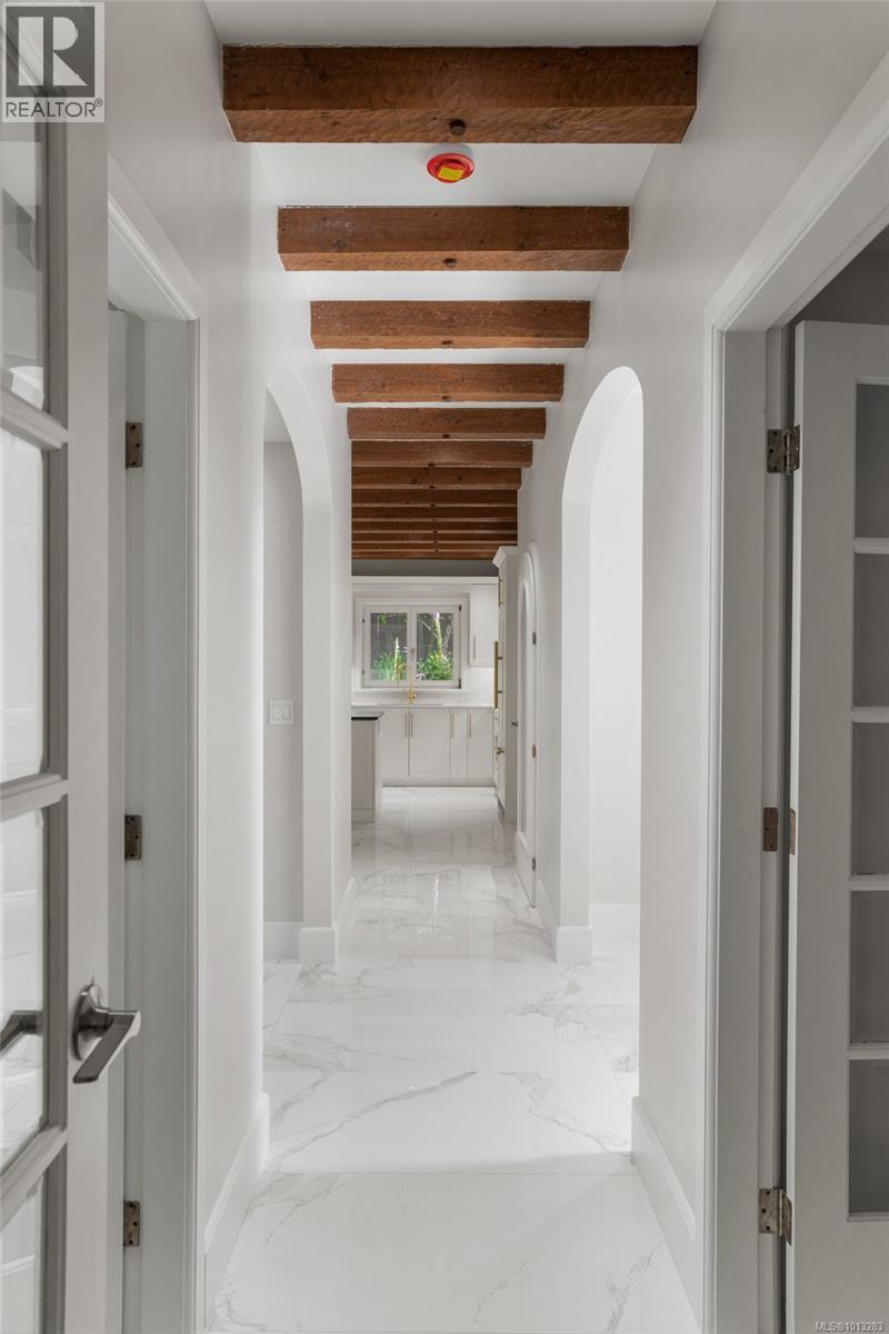  611 Island Road, Oak Bay