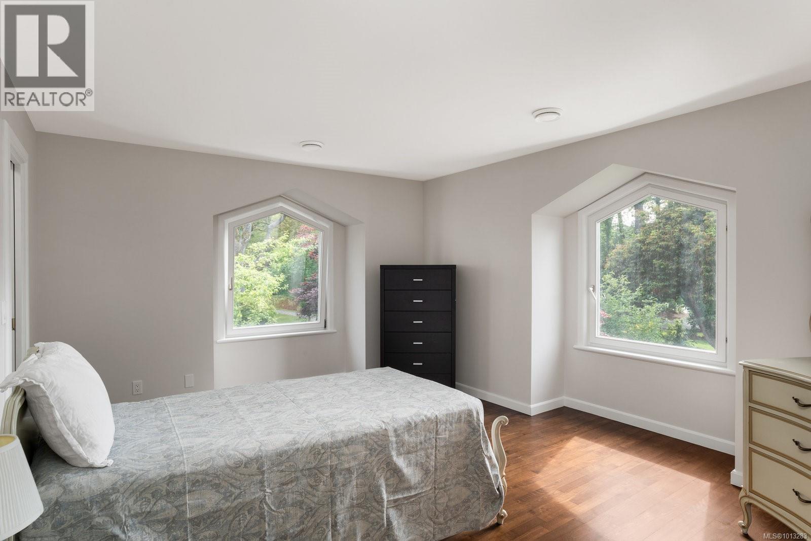 611 Island Road, Oak Bay