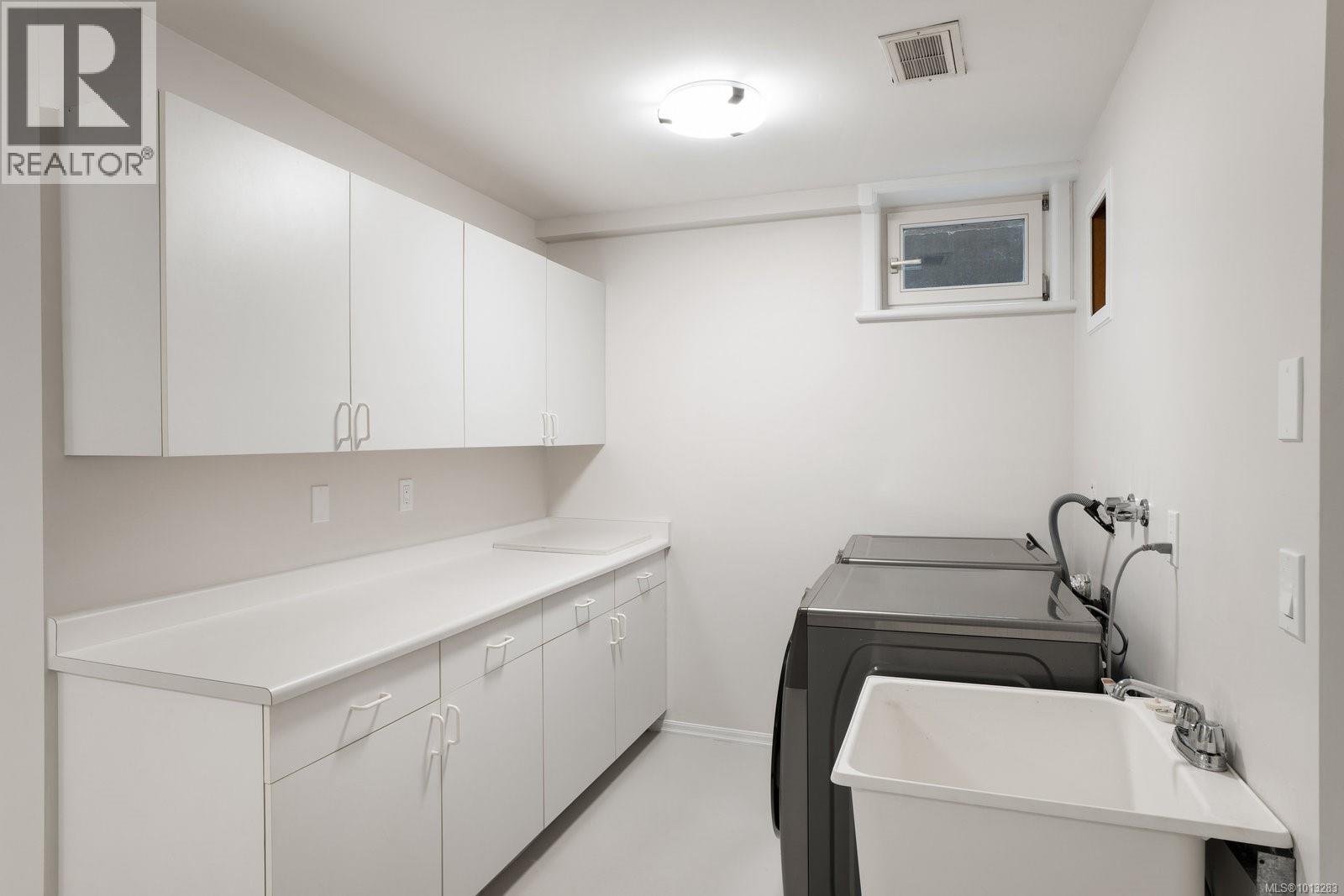  611 Island Road, Oak Bay