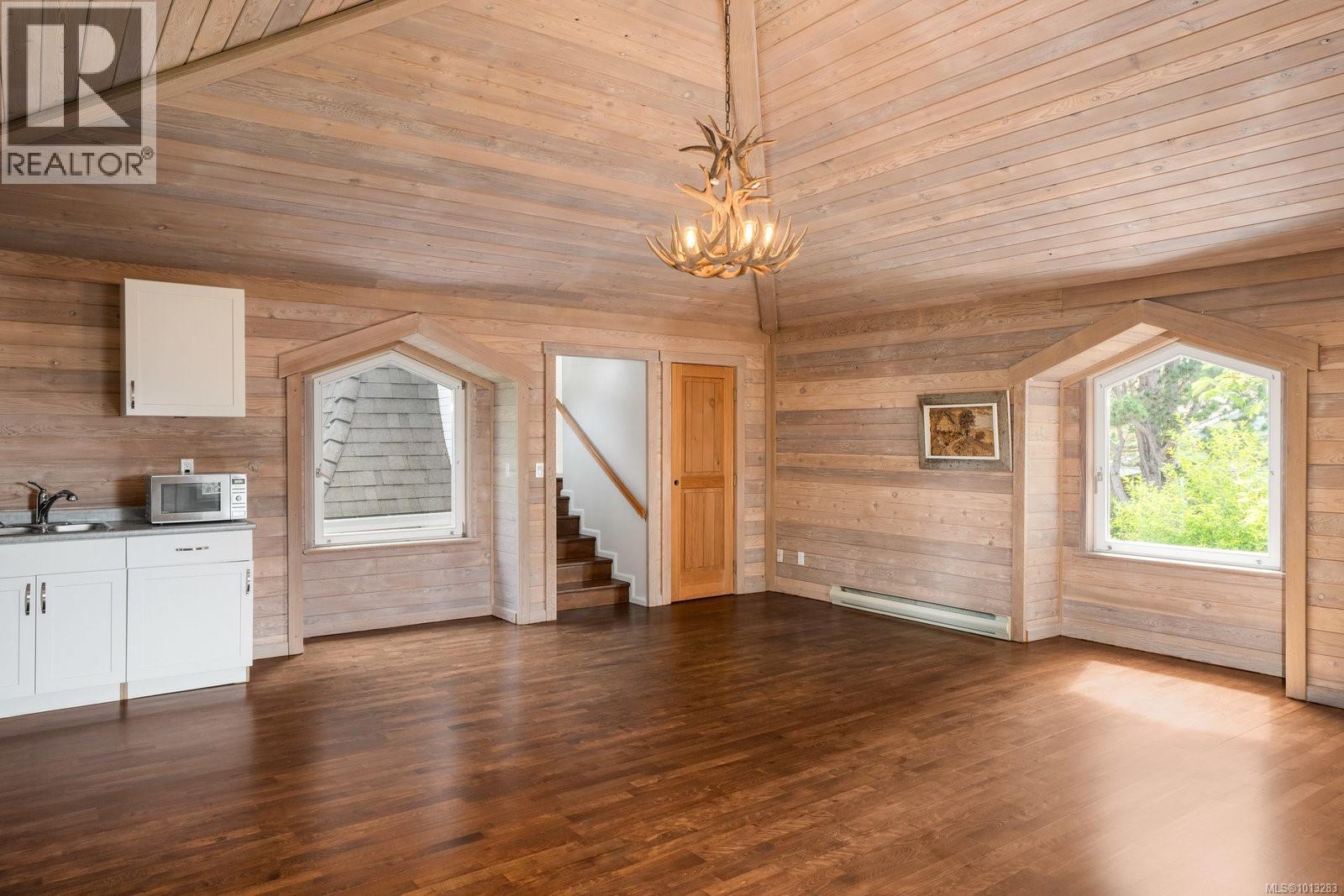 611 Island Road, Oak Bay