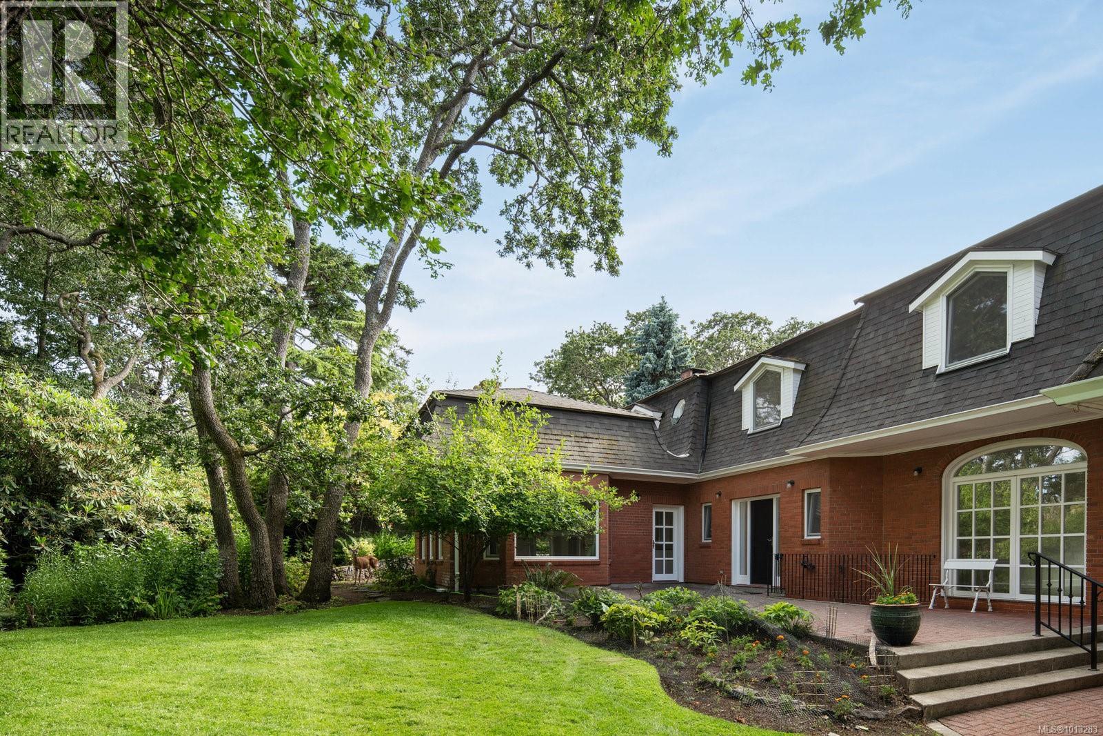  611 Island Road, Oak Bay