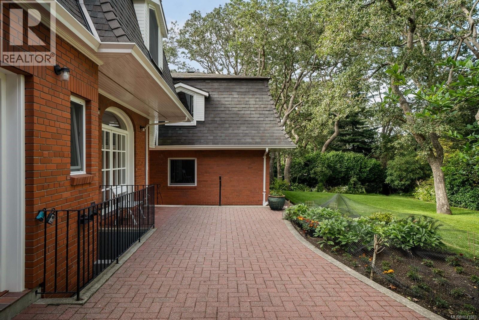  611 Island Road, Oak Bay