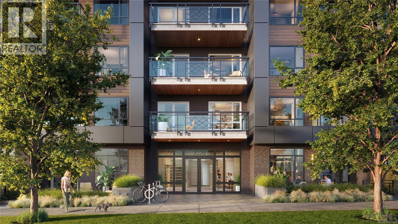 102 3226 Shelbourne St, Saanich