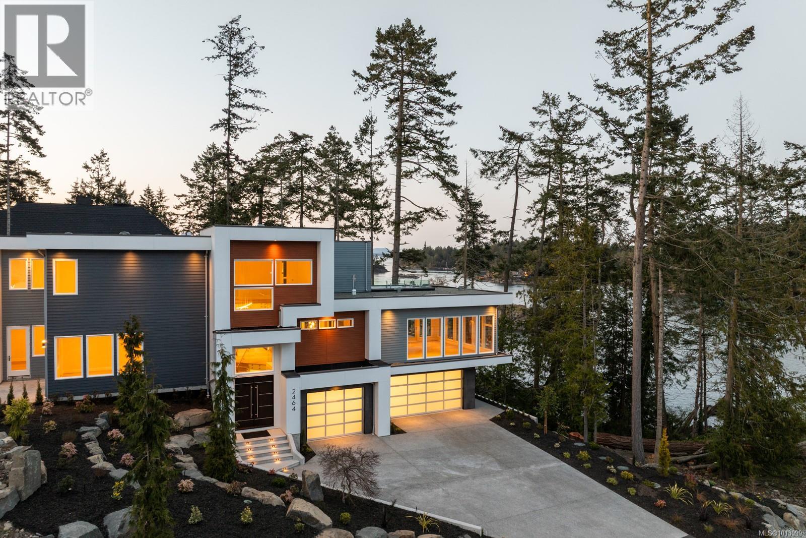 2464 Tryon Rd, North Saanich