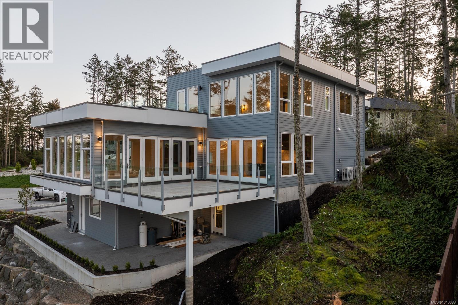 2464 Tryon Rd, North Saanich
