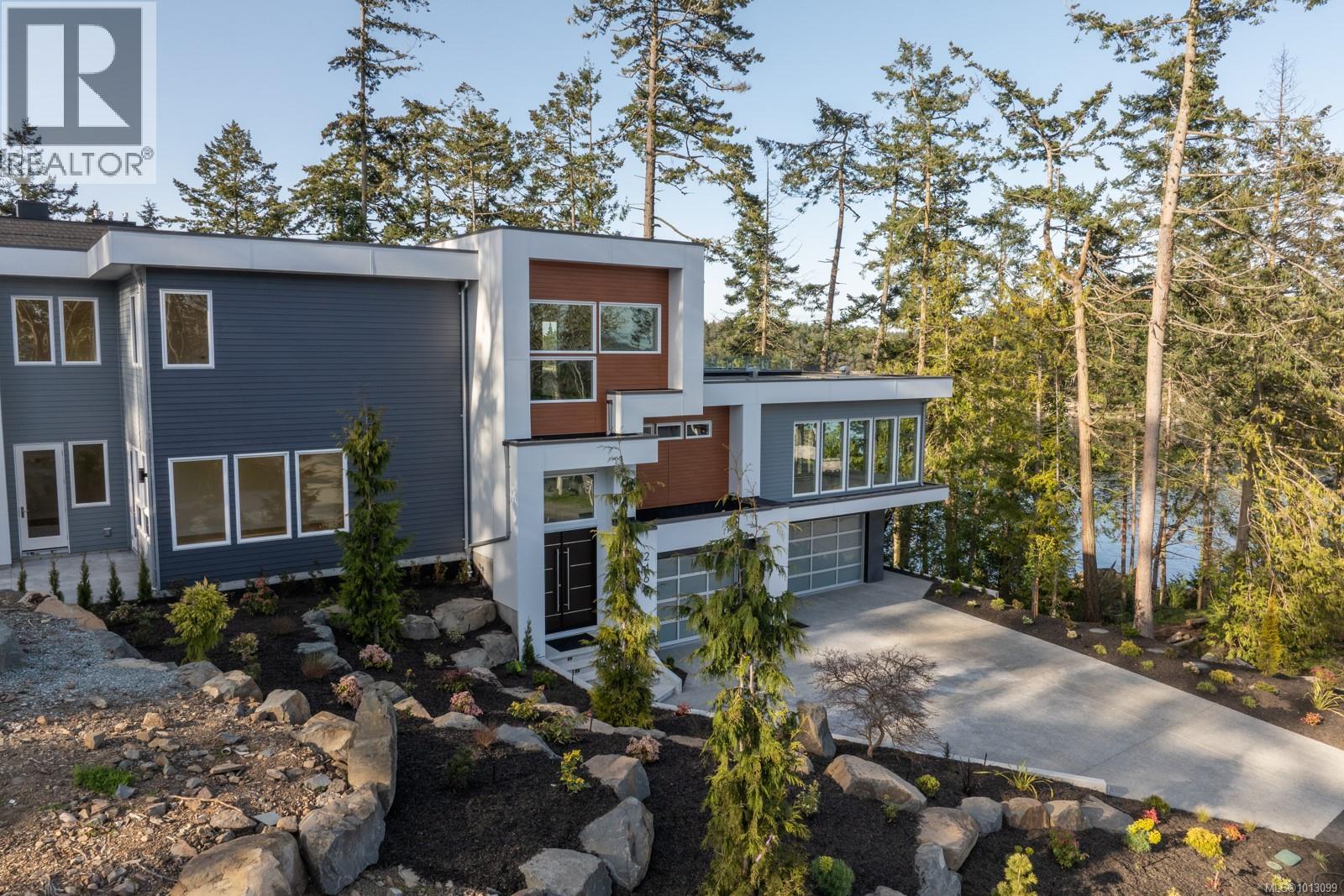 2464 Tryon Rd, North Saanich