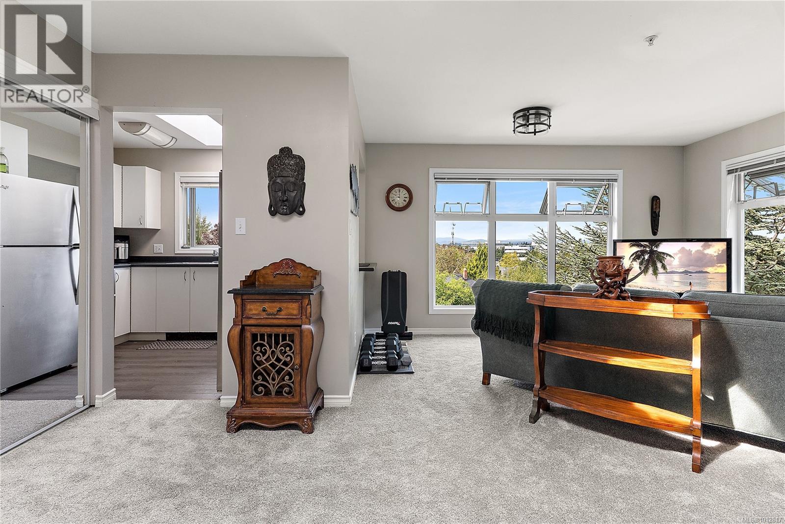 403 3230 Glasgow Avenue, Saanich