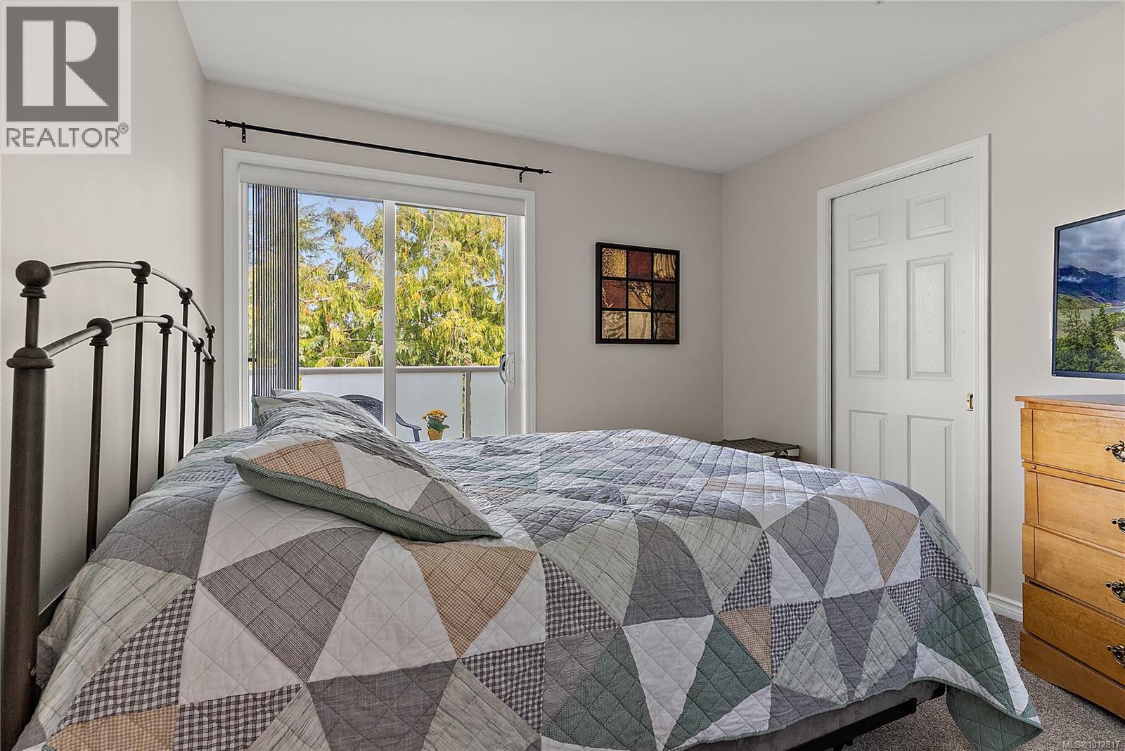 403 3230 Glasgow Avenue, Saanich