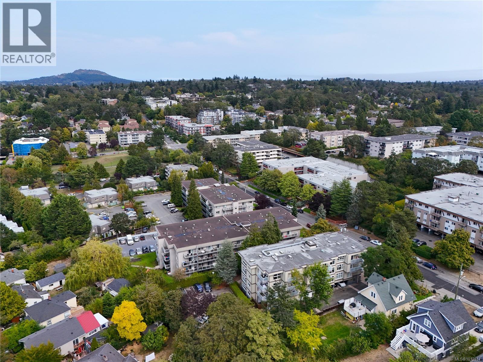403 3230 Glasgow Avenue, Saanich