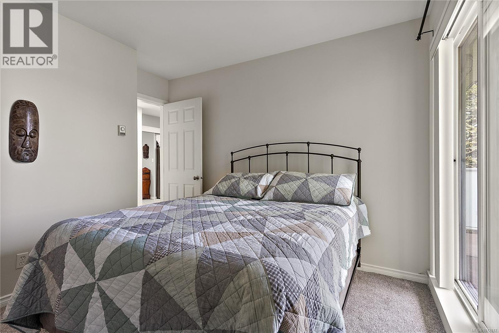 403 3230 Glasgow Avenue, Saanich